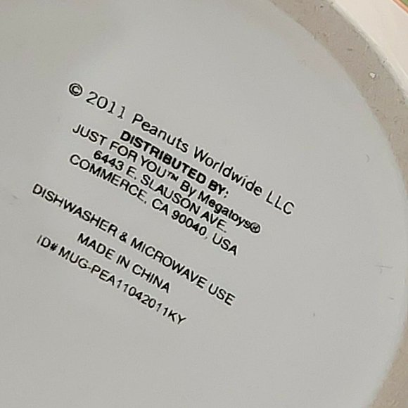 2011 Peanuts Worldwide LLC Snoopy Charlie Brown Woodstock Christmas Mug - Picture 3 of 8